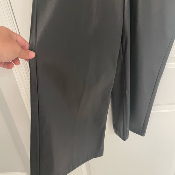 Faux Leather wide leg pull on pants size medium - Picture 4 of 4